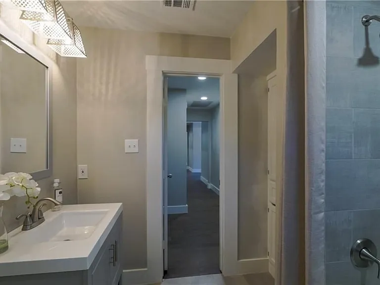 4704 Woodside Dr — Photo 10