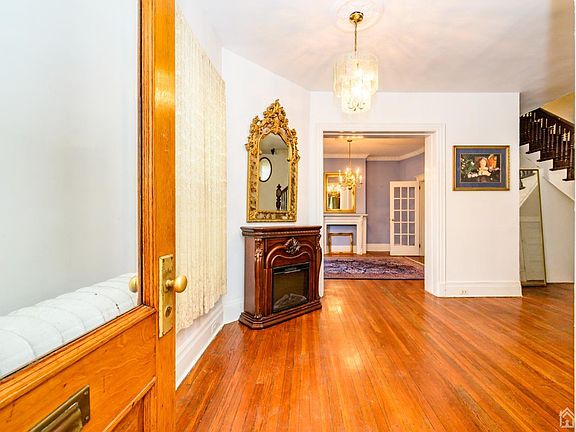 5th image of 50 Danforth Ave
