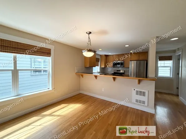 2652 NW 56th St, Seattle, WA 98107