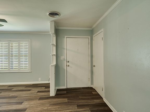 3rd image of 204 E Jefferson Ave