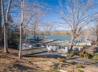 2216 N Point Dr, Nebo, NC 28761