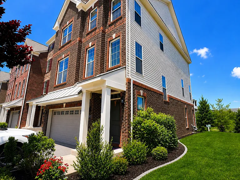 23745 Hopewell Manor Ter — Photo 2