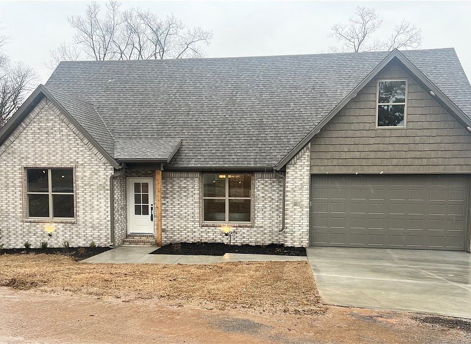 1st image of 19 Shropshire Dr