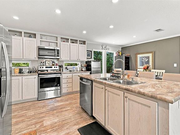 4th image of 15247 LOMA AVENUE