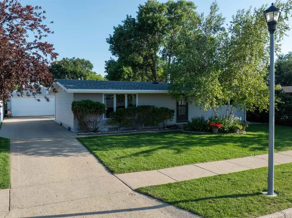 2521 W Central Ave, Minot, ND 58701