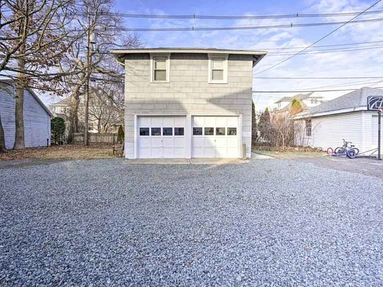 Elberon Ave — Photo 16