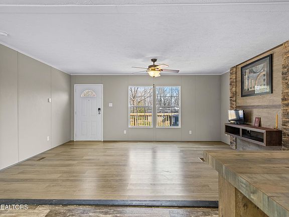 5th image of 523 N Point Rd