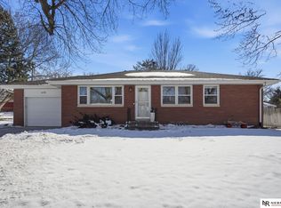 4120 Loveland Dr, Lincoln, NE 68506