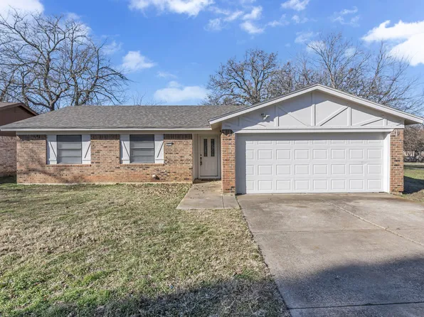 457 Michael Blvd, Hurst, TX 76053