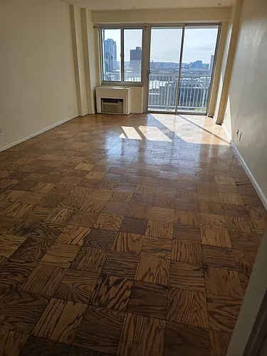 100 York St Photo 1