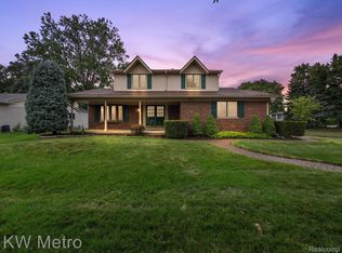 1761 Crestline Dr, Troy, MI