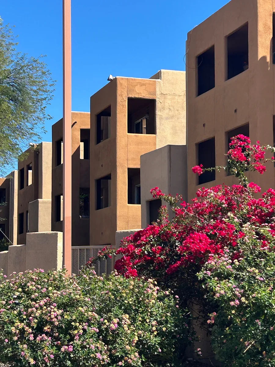 Building Photo - 1810 E Blacklidge Dr #204