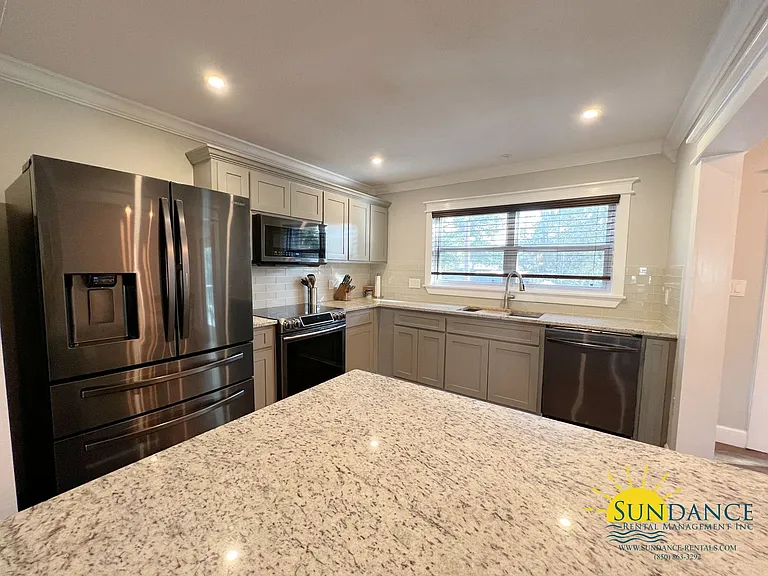 132 Sotir St NW — Photo 3