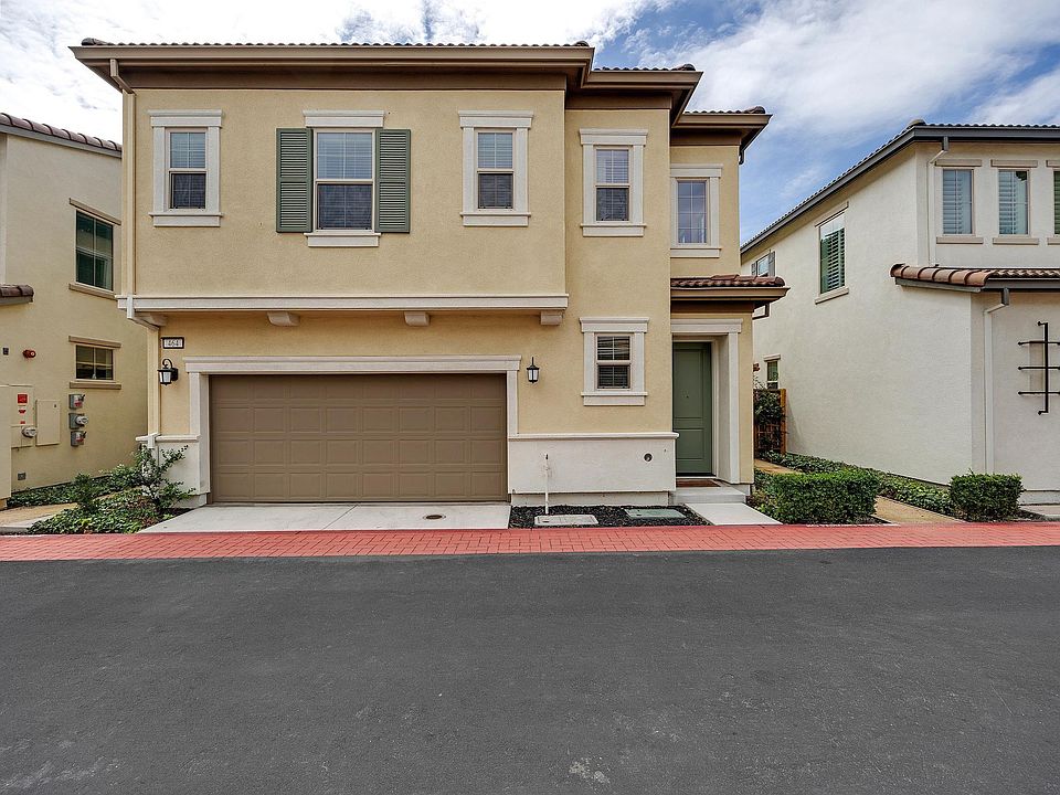 1st image of 464 E Yarrow Pl