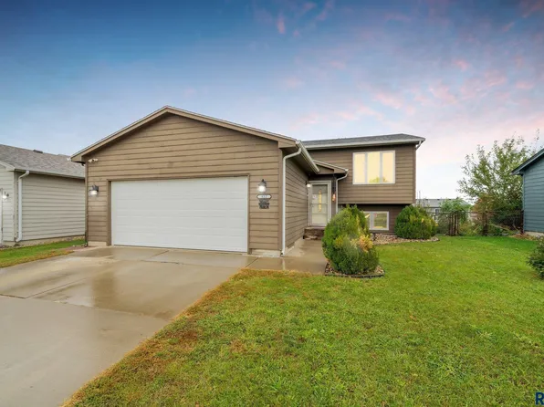 832 S Wheatland Ave, Sioux Falls, SD 57106