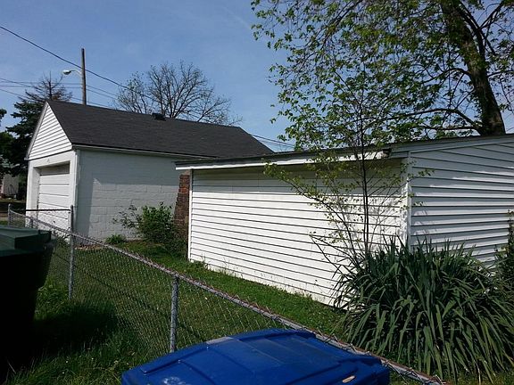 3rd image of 477 Helen St