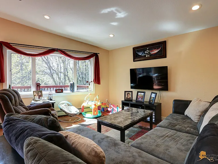 10137 Birch Ln — Photo 7