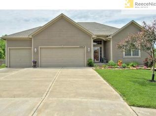 12474 S Sagebrush Dr, Olathe, KS 66061