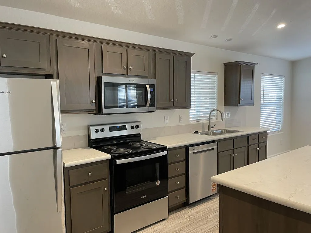 2 bed, 2.0 bath, 1500 sqft, $1,550 — Photo 2