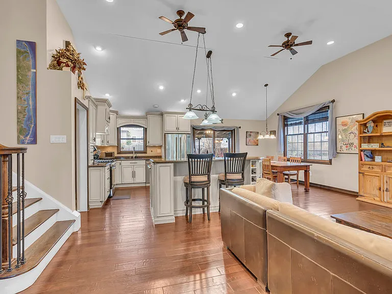607 Wildwood Rd — Photo 5