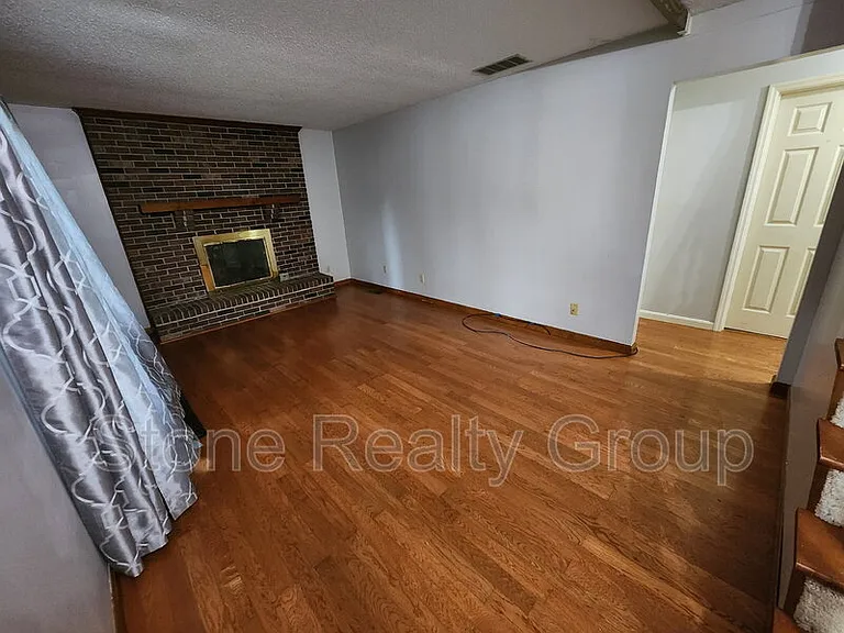 47 W Lawrin Blvd — Photo 2