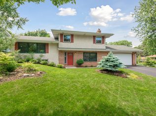 618 McCallum Dr, New Brighton, MN 55112