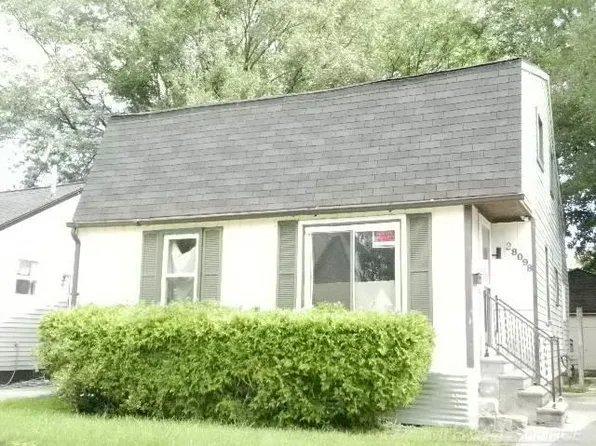 28098 Maple St, Roseville, MI 48066
