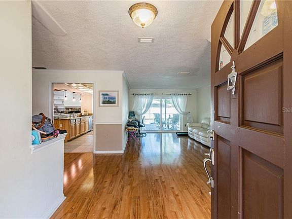 3rd image of 2826 Anderson Dr N