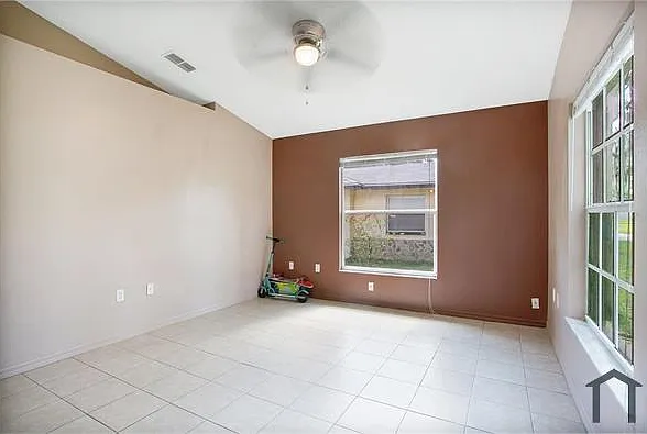 1304 E Young St — Photo 7