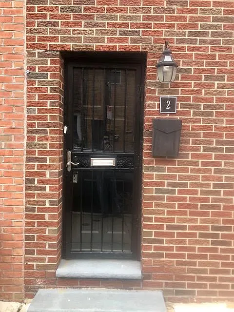 Building Photo - 2600 S Bancroft St #2