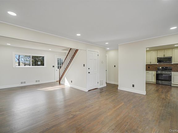 3rd image of 8 Elwood Road