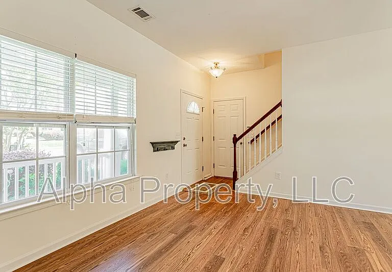 382 Juniper Bend Cir — Photo 4
