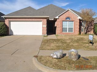 709 Crownpoint Ln, Arlington, TX 76002