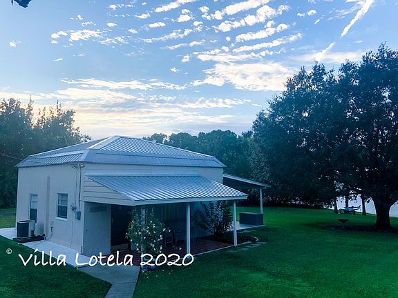 The Cottage is the perfect size for a single or couple. Cozy and comfy!