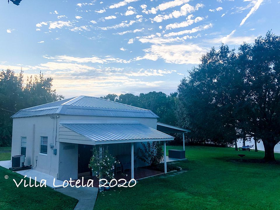 The Cottage is the perfect size for a single or couple. Cozy and comfy!