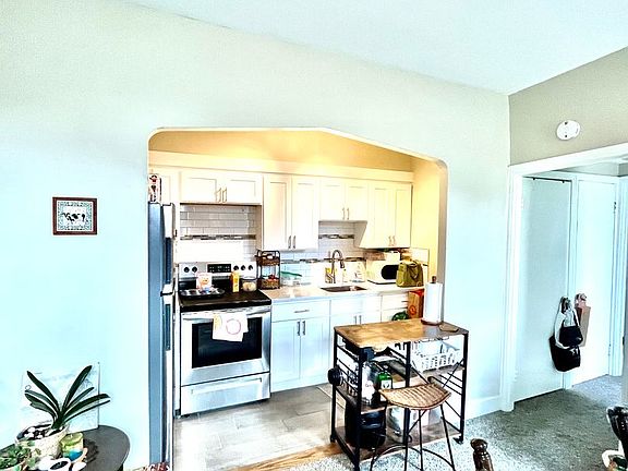 5th image of 832 Elmwood Ave #8