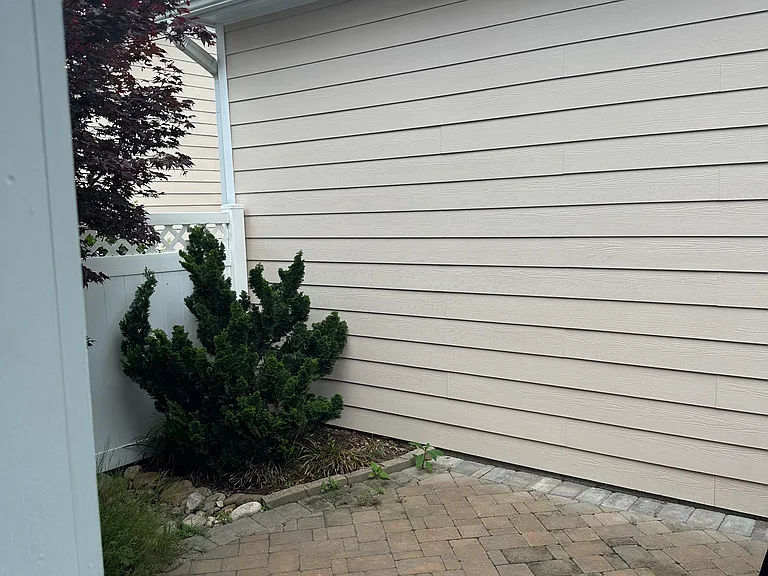 Christopher Dr — Photo 4
