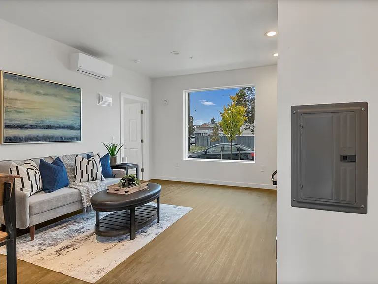 4501 S Warner St — Photo 2