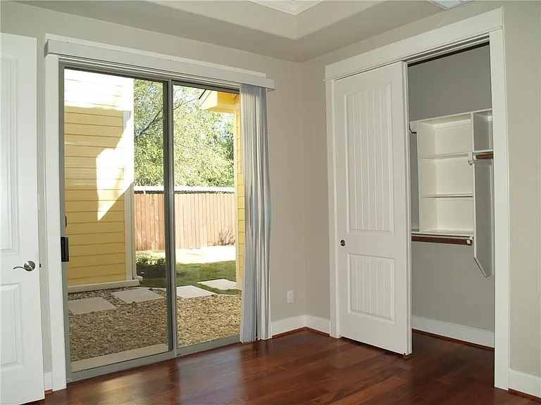 303 Zennia St — Photo 7