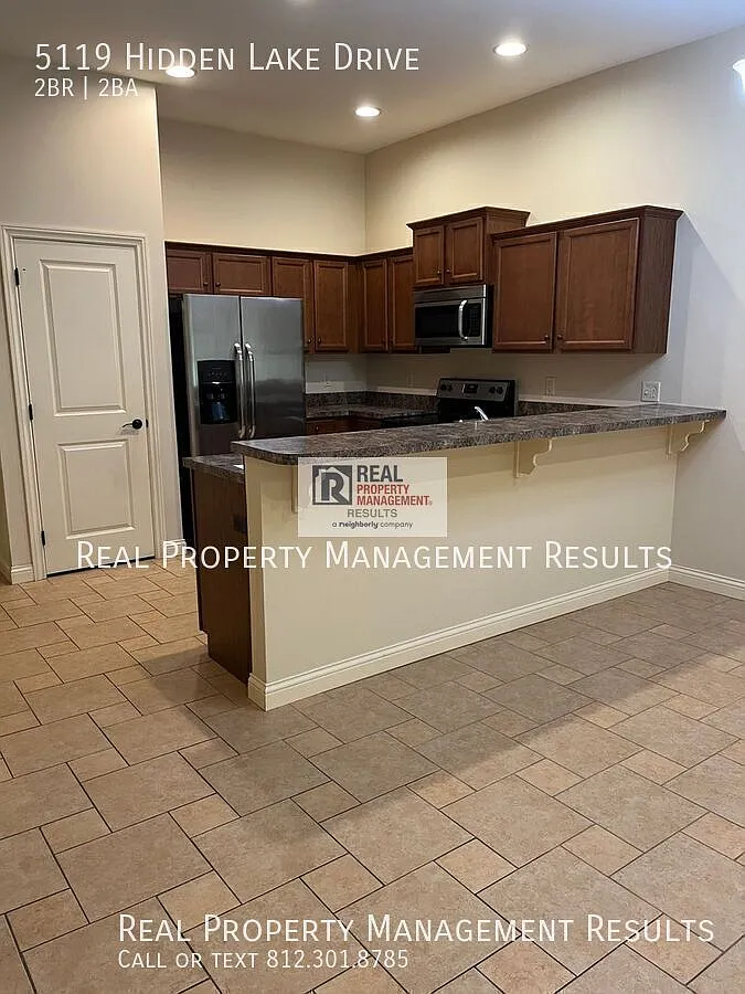 Inviting West Side Condo with Garage & Patio — Photo 4