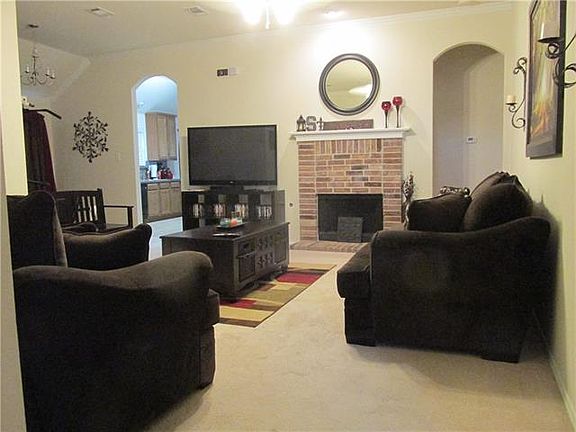 4th image of 2949 Oakshire St