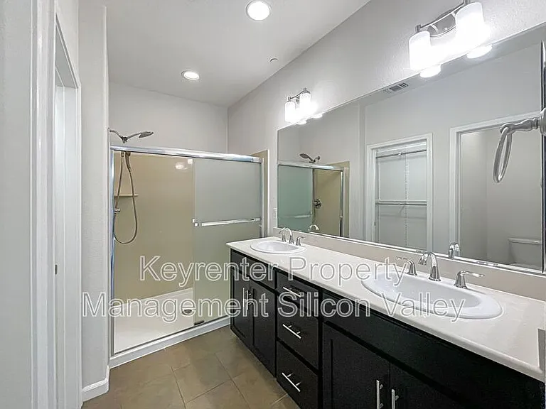 638 Cedarville Ln — Photo 17