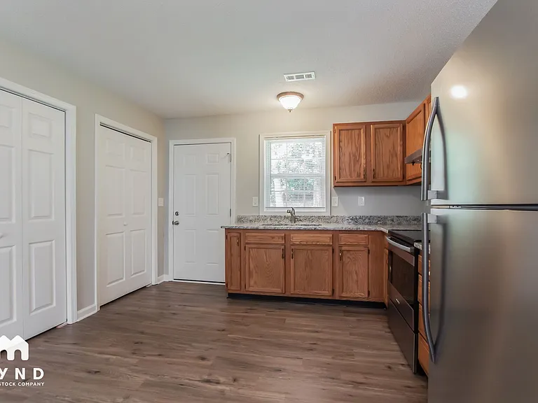 820 Clarence Jordan Ct — Photo 3