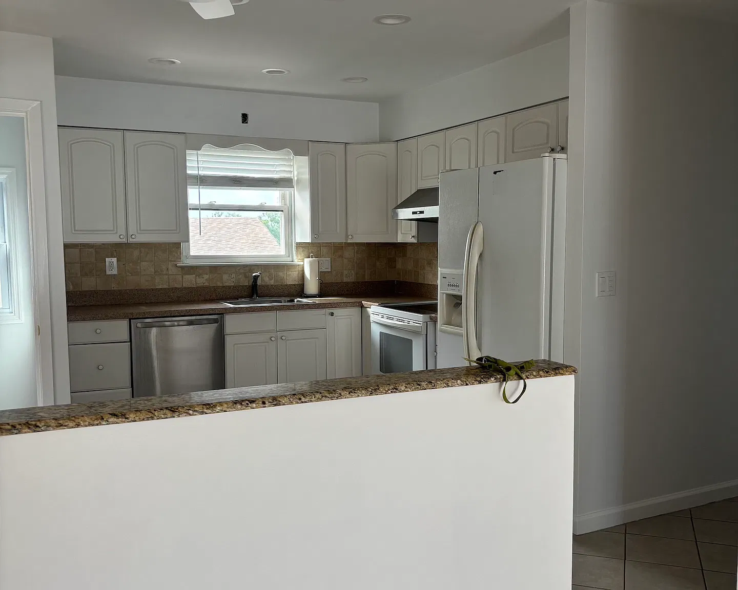 3 bed, 2408 sqft, $3,500 — Photo 4