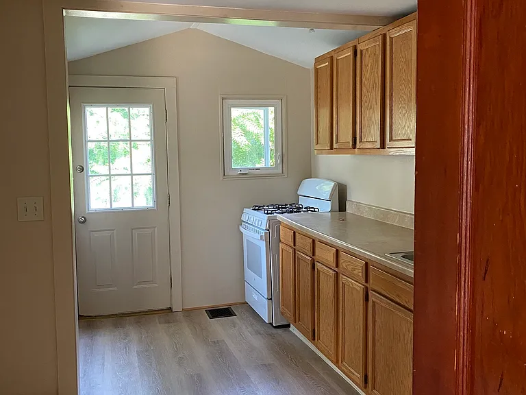 121 E Falls St — Photo 7