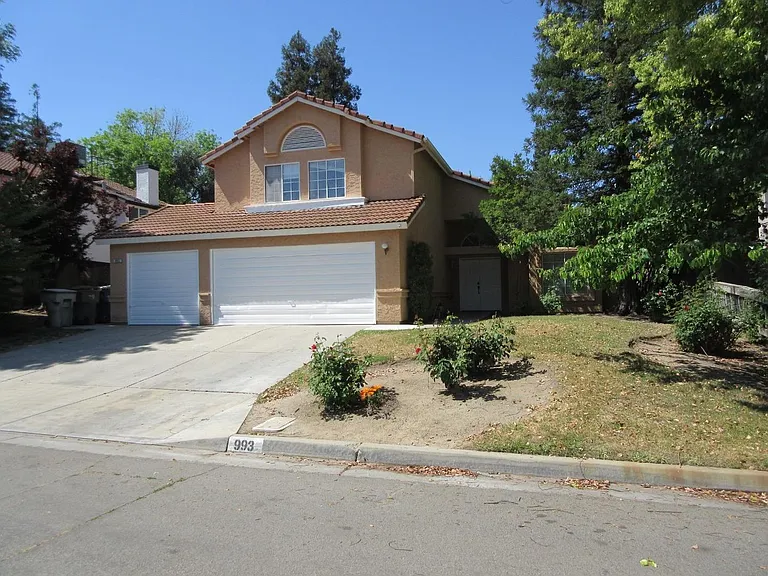 993 E Edgemont Dr — Photo 2