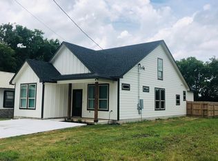 1215 4th St, Lockhart, TX 78644