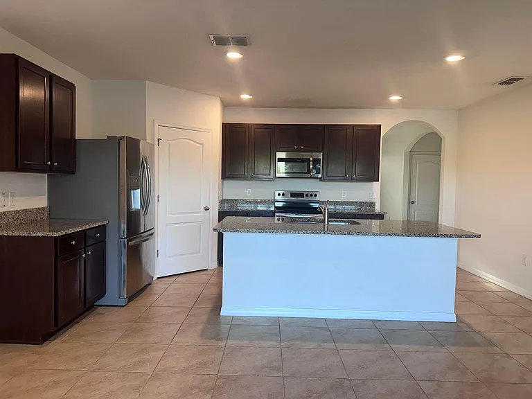 1689 Bay Breeze Dr — Photo 3