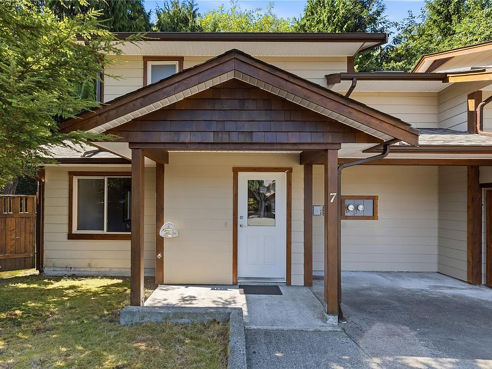 1st image of 1626 Holly Cres #7