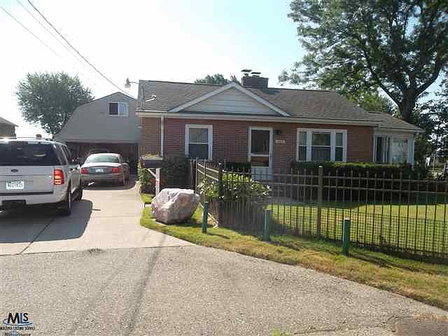 1st image of 46600 Roselane Dr